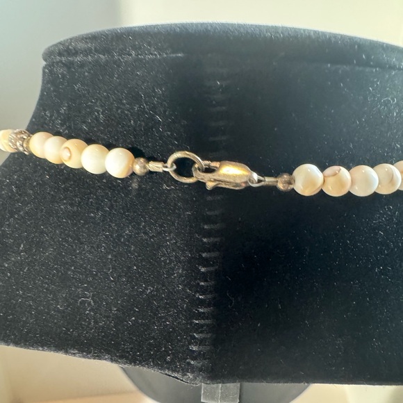 Gorgeous 16” Seashell Necklace with Clear, white and silver beads. (D-N) - Picture 6 of 6